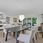 펜션 Four-bedroom In *