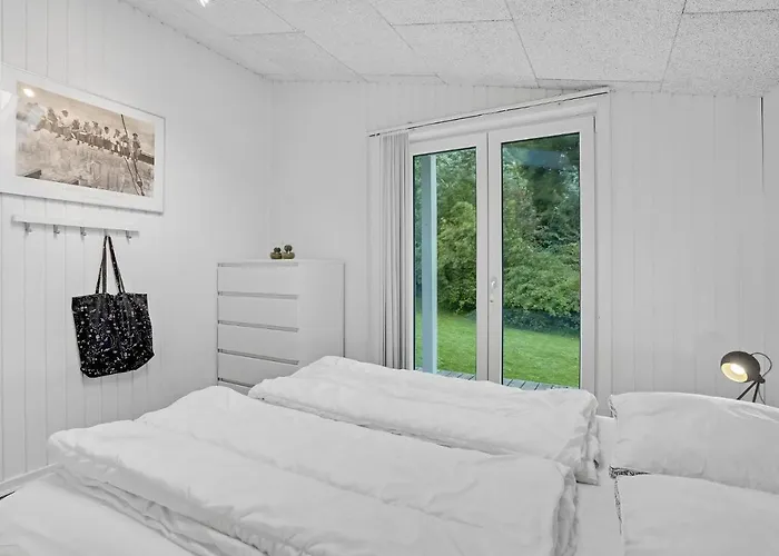 Casa de Férias Four-bedroom In Spottrup
